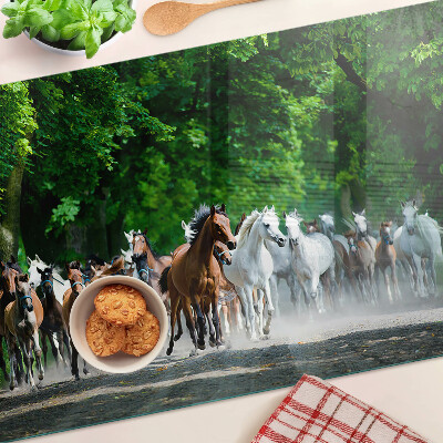 Glas schneidebrett Galoppierende Pferde in der Natur