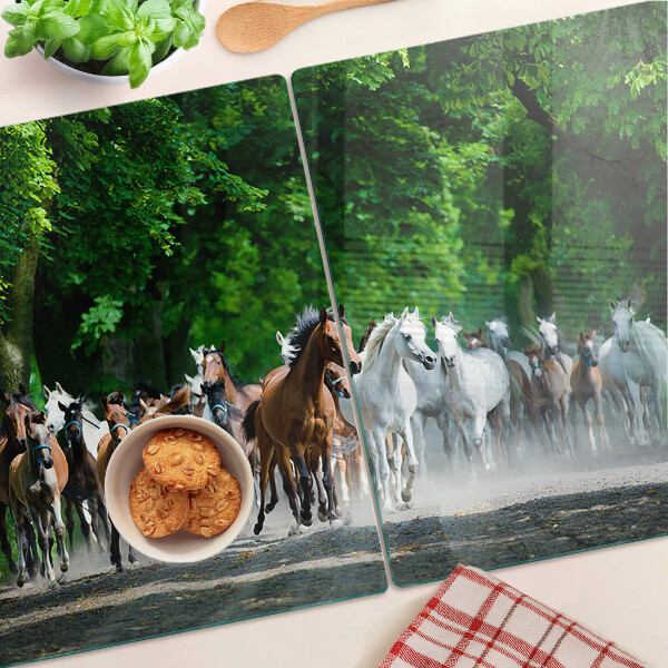 Glas schneidebrett Galoppierende Pferde in der Natur