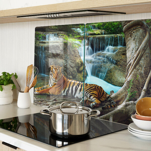 Schneidebrett mit Motiv eines Tigers in seinem natürlichen Lebensraum