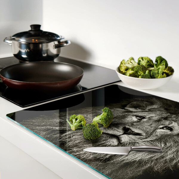 Schneidebrett Löwe in Schwarzweiß