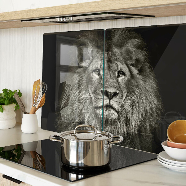 Schneidebrett Löwe in Schwarzweiß