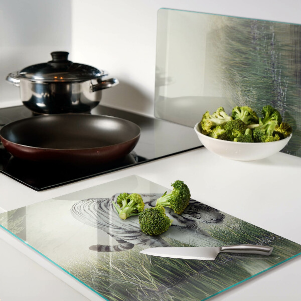 Schneidebrett Tiger im Gras