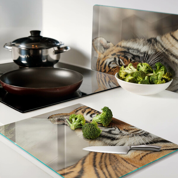 Schneidebrett mit Tiger-Motiv im natürlichen Stil