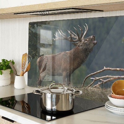 Glas-Schneidebrett mit Motiv von Hirschen in ihrem natürlichen Lebensraum