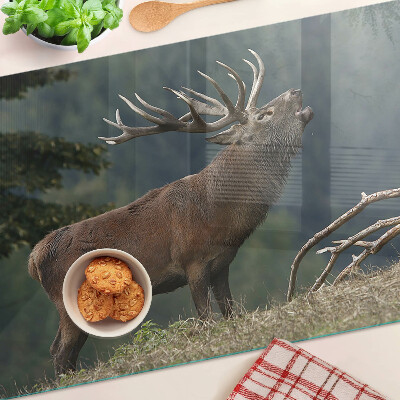 Glas-Schneidebrett mit Motiv von Hirschen in ihrem natürlichen Lebensraum