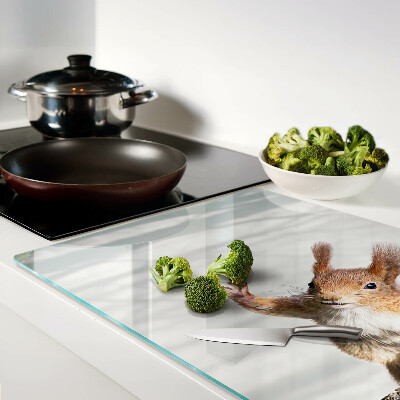 Schneidebrett mit Eichhörnchen-Motiv auf einem Ast