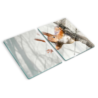 Schneidebrett mit Eichhörnchen-Motiv auf einem Ast