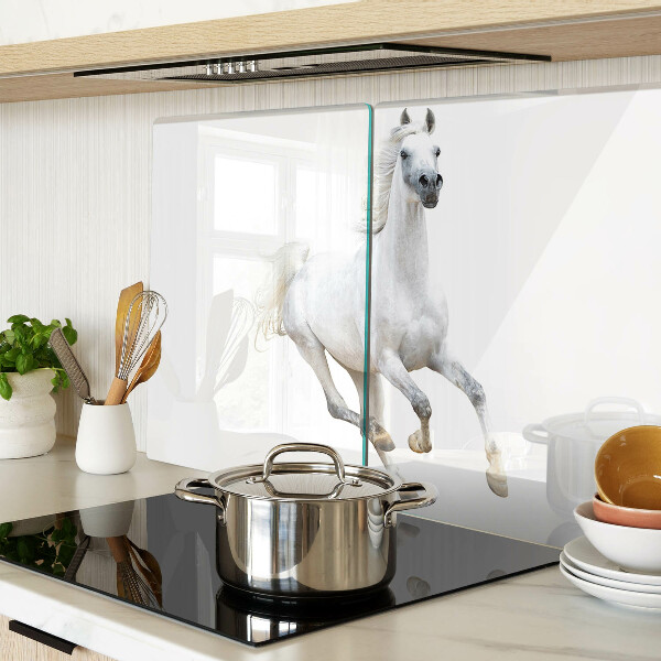 Schneidebrett mit Motiv eines weißen Pferdes in Bewegung