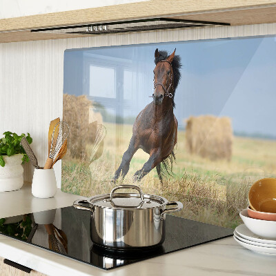 Schneidebrett mit Motiv eines Pferdes auf der Wiese