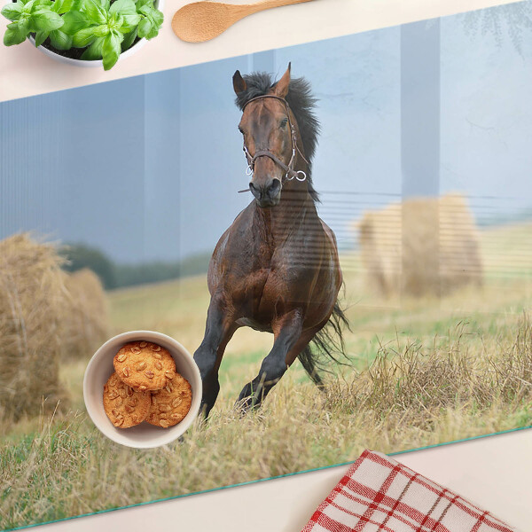 Schneidebrett mit Motiv eines Pferdes auf der Wiese