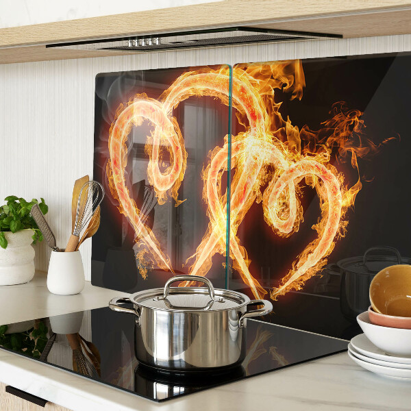 Schneidebrett mit Motiv eines brennenden Herzens