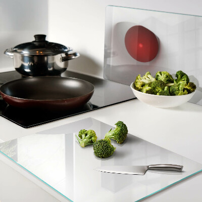 Glas-Schneidebrett mit rotem Kreis auf transparentem Hintergrund