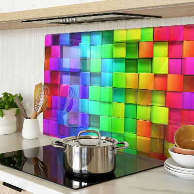 Glas-Schneidebrett mit Regenbogenquadraten in einem Mosaikdesign