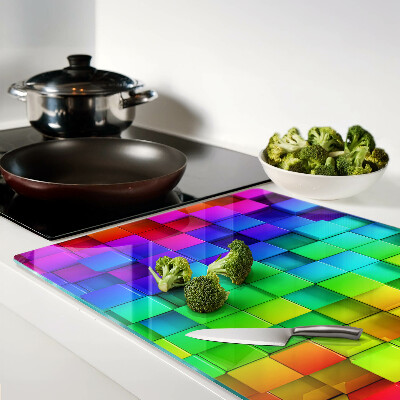 Glas-Schneidebrett mit Regenbogenquadraten in einem Mosaikdesign