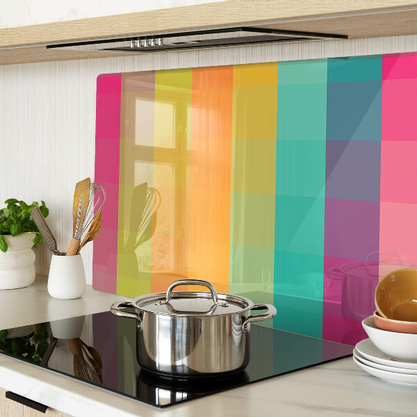 Schneidebrett mit farbenfrohem geometrischem Muster und Farbverlauf