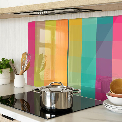 Schneidebrett mit farbenfrohem geometrischem Muster und Farbverlauf