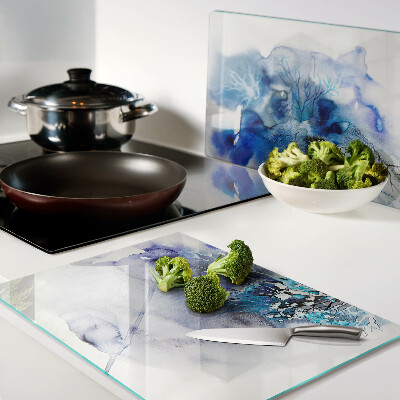 Glas-Schneidebrett mit abstraktem blauem Muster