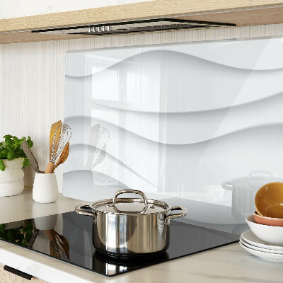 Schneidebrett mit wellen- und linienförmiger Struktur