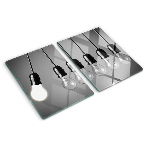 Schneidebrett Glühbirnen an Kabeln