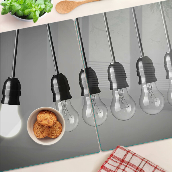 Schneidebrett mit Motiv von Glühbirnen an Kabeln