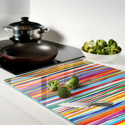 Glas-Schneidebrett mit bunten Streifen in verschiedenen Farbtönen