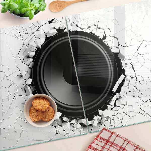 Schneidebrett Lautsprecher in einer zerbrochenen Wand