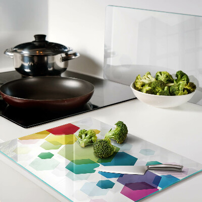 Glas-Schneidebrett mit bunten Sechsecken als Hintergrundmotiv