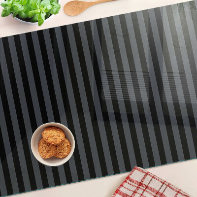 Schneidebrett mit vertikalen Streifen in Grautönen