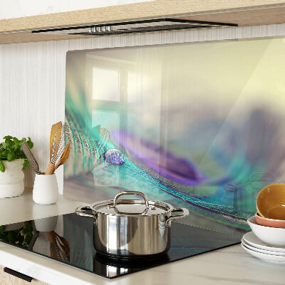 Glas schneidebrett Ein Tropfen auf einem Blatt