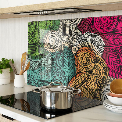 Schneidebrett Glas mit Mandala-Motiv und farbenfrohen Mustern