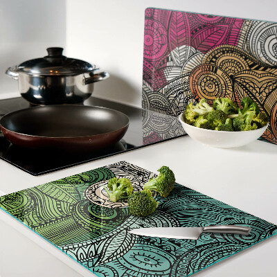 Schneidebrett Glas mit Mandala-Motiv und farbenfrohen Mustern