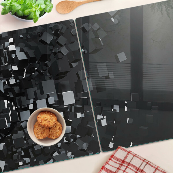 Schneidebrett mit abstraktem schwarzen Würfelmotiv