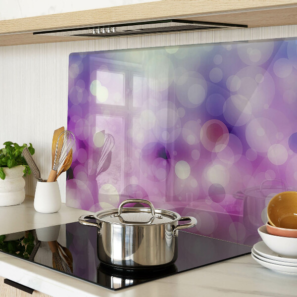 Glas-Schneidebrett mit Bokeh-Motiv in Lila- und Rosatönen