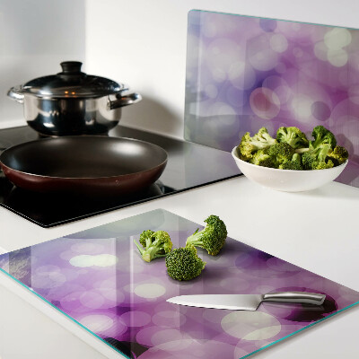 Glas-Schneidebrett mit Bokeh-Motiv in Lila- und Rosatönen