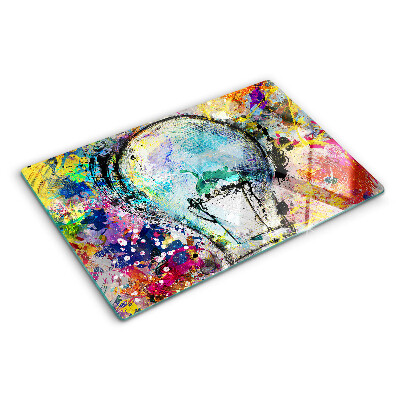 Schneidebrett mit Motiv einer Glühbirne auf farbigem Hintergrund