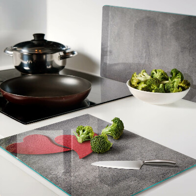 Schneidebrett Ein Herz vor dem Hintergrund eines Fensters