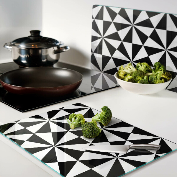 Schneidebrett Geometrische Dreiecke in Schwarzweiß