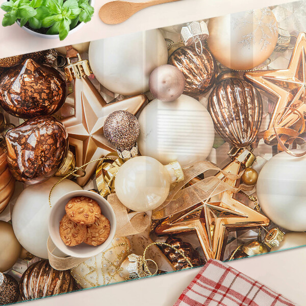 Glas schneidebrett Weihnachtsdekorationen und Christbaumkugeln