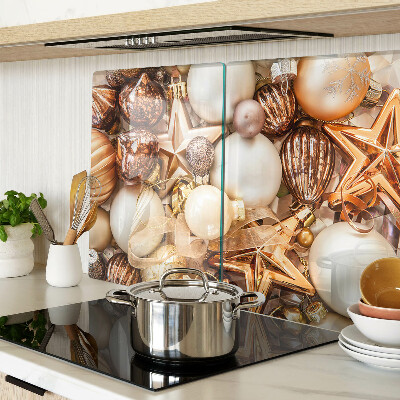 Glas schneidebrett Weihnachtsdekorationen und Christbaumkugeln