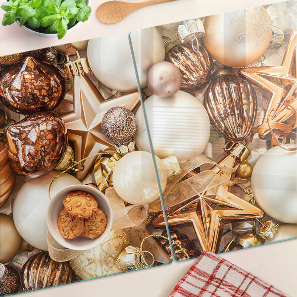 Glas schneidebrett Weihnachtsdekorationen und Christbaumkugeln