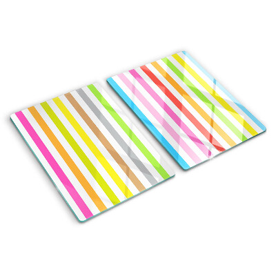 Schneidebrett mit regenbogenfarbenen Streifen