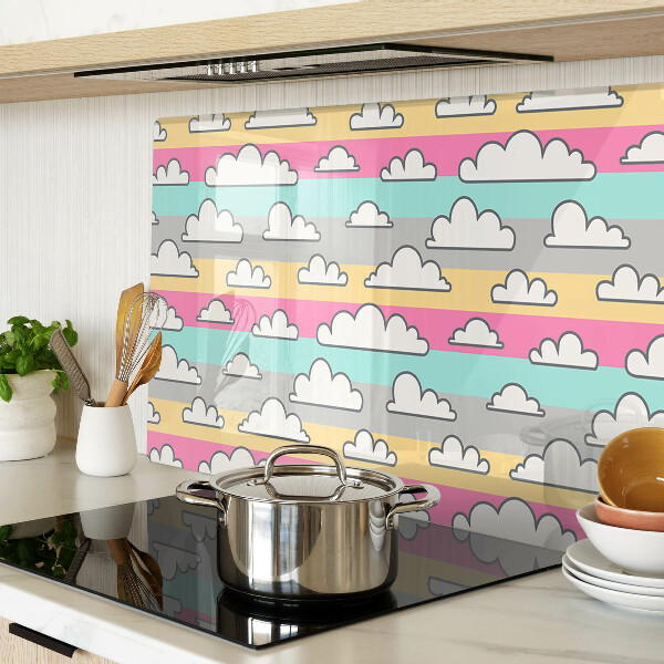 Schneidebrett glas Wolken auf pastellfarbenem Hintergrund