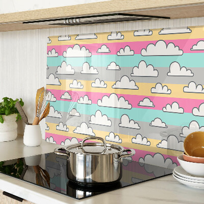 Schneidebrett Glas mit Wolkenmuster auf pastellfarbenem Hintergrund