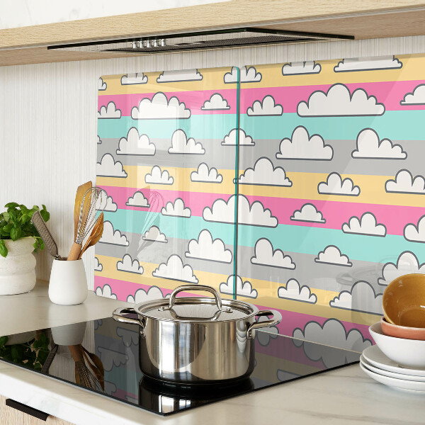 Schneidebrett Glas mit Wolkenmuster auf pastellfarbenem Hintergrund