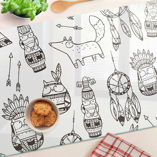 Schneidebrett mit ethischem Motiv und Tierdarstellungen