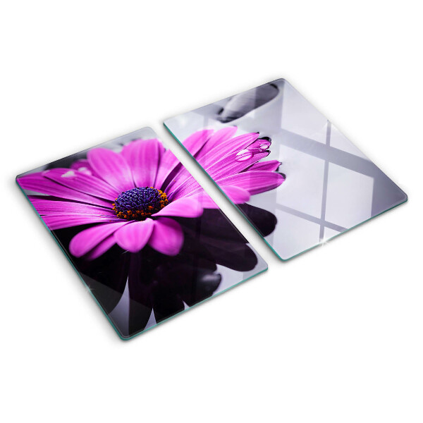 Glas-Schneidebrett mit lila Blumenmotiv und Wassertropfen