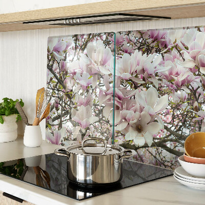 Schneidebrett mit Motiv aus Magnolienblüten