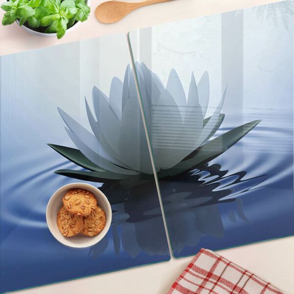 Schneidebrett Seerose vor Wasserhintergrund