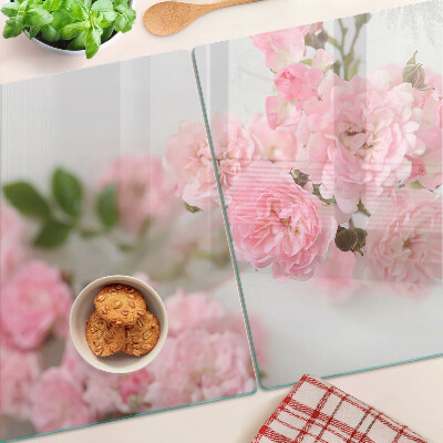 Glas schneidebrett mit rosa Blumen in einer Vase