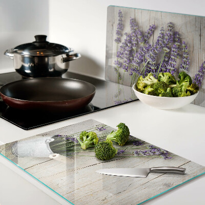 Glas-Schneidebrett mit Motiv Lavendel im Topf auf Holzgrund